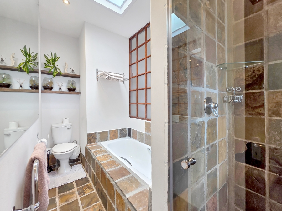 2 Bedroom Property for Sale in Three Anchor Bay Western Cape